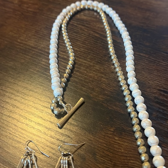 Plunder Necklace and Earrings Set - Picture 4 of 4